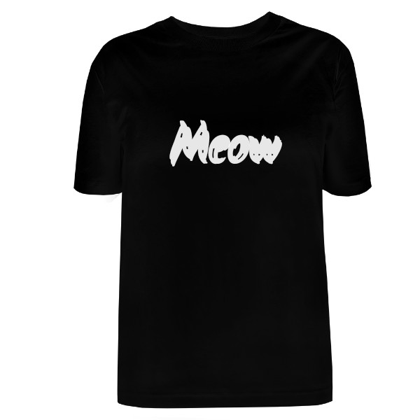 Kočička koukající se na noční město