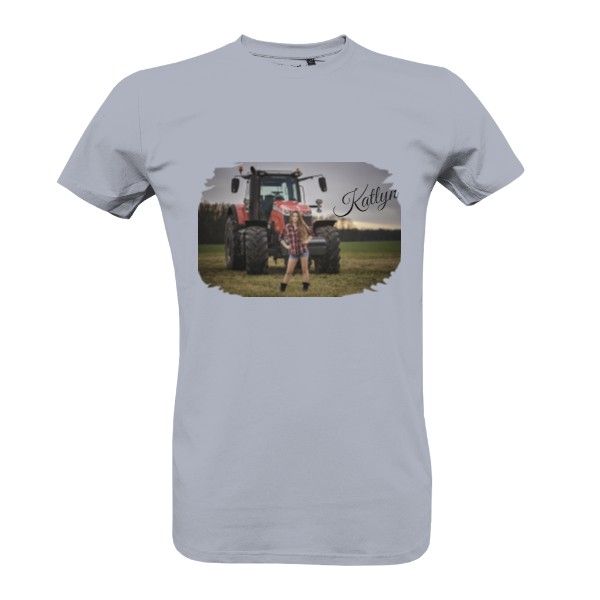Tričko s potiskem Traktoristka Katlyn a v pozadí Massey Ferguson