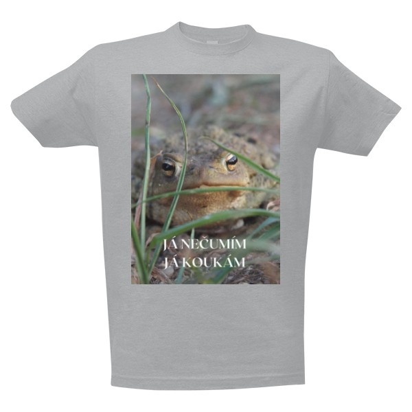 Tričko s potiskem Žába, která nečumí ale kouká skrz trávu. 